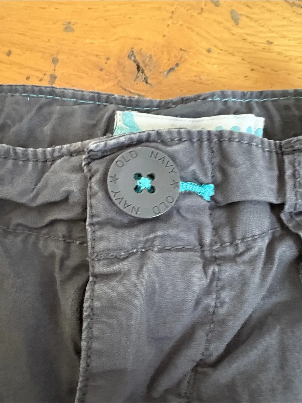 Girls Gray Lightweight Snap Shorts with Pockets by Old Navy Size 5